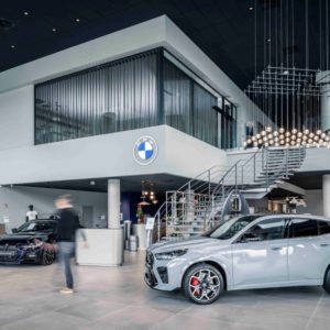 Cloisons de bureau à Annecy - Concession BMW - Cloisons TIASO AZ 78mm et J-AZ 40mm