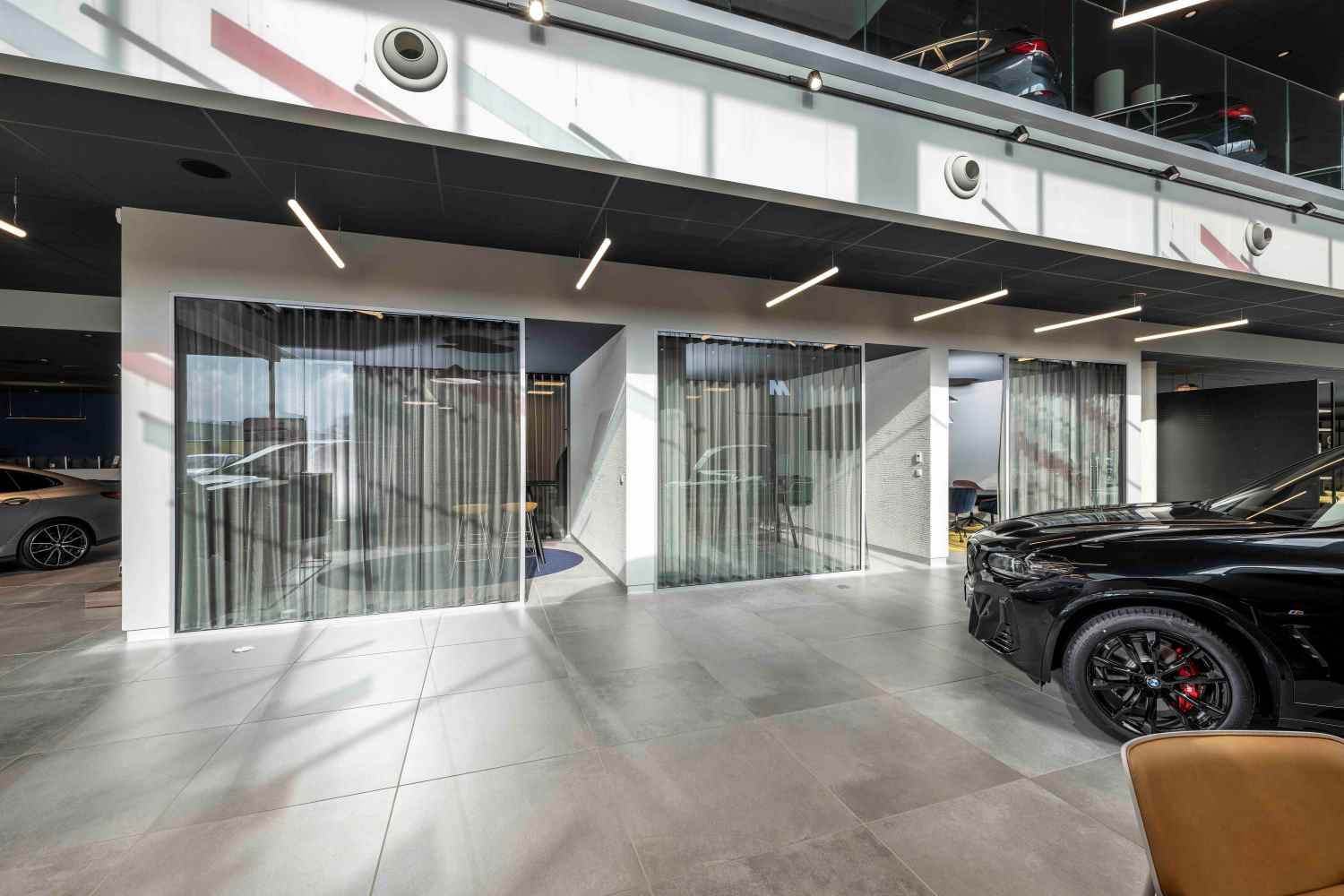 Cloisons de bureau à Annecy - Concession BMW - Cloisons TIASO AZ 78mm et J-AZ 40mm