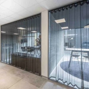 Cloisons de bureau à Annecy - Concession BMW - Cloisons TIASO AZ 78mm et J-AZ 40mm