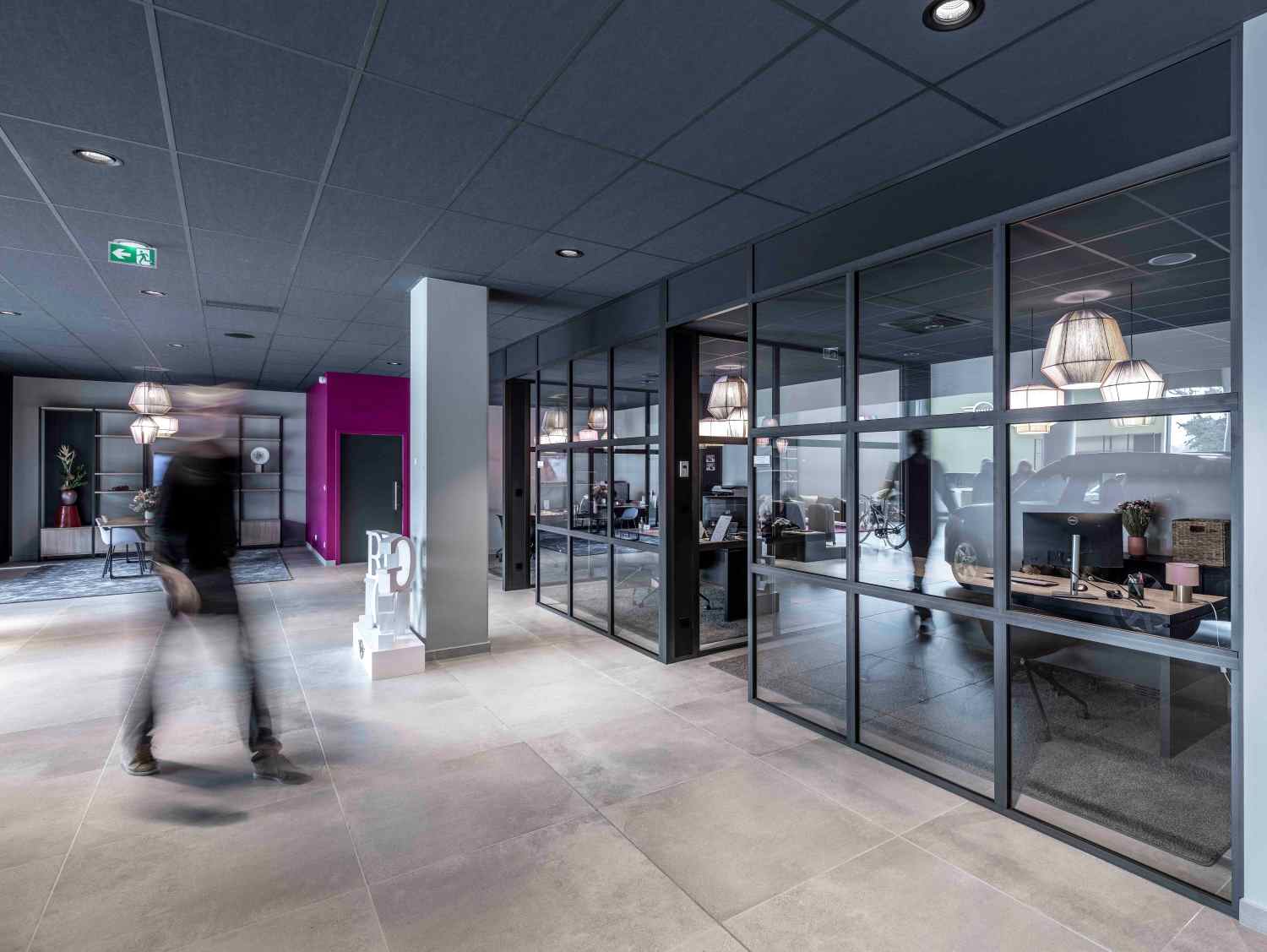 Cloisons de bureau à Annecy - Concession BMW - Cloisons TIASO AZ 78mm et J-AZ 40mm