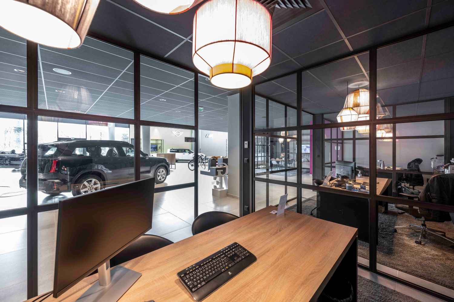 Cloisons de bureau à Annecy - Concession BMW - Cloisons TIASO AZ 78mm et J-AZ 40mm