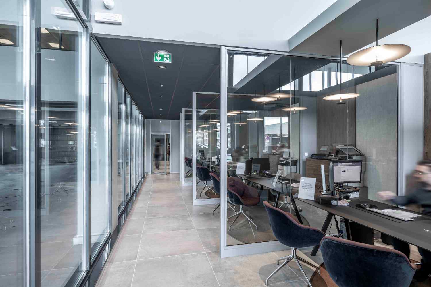 Cloisons de bureau à Annecy - Concession BMW - Cloisons TIASO AZ 78mm et J-AZ 40mm