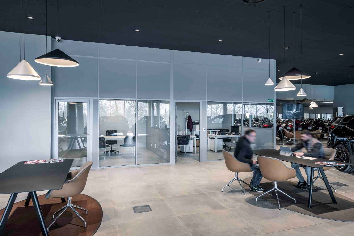 Cloisons de bureau à Annecy - Concession BMW - Cloisons TIASO AZ 78mm et J-AZ 40mm