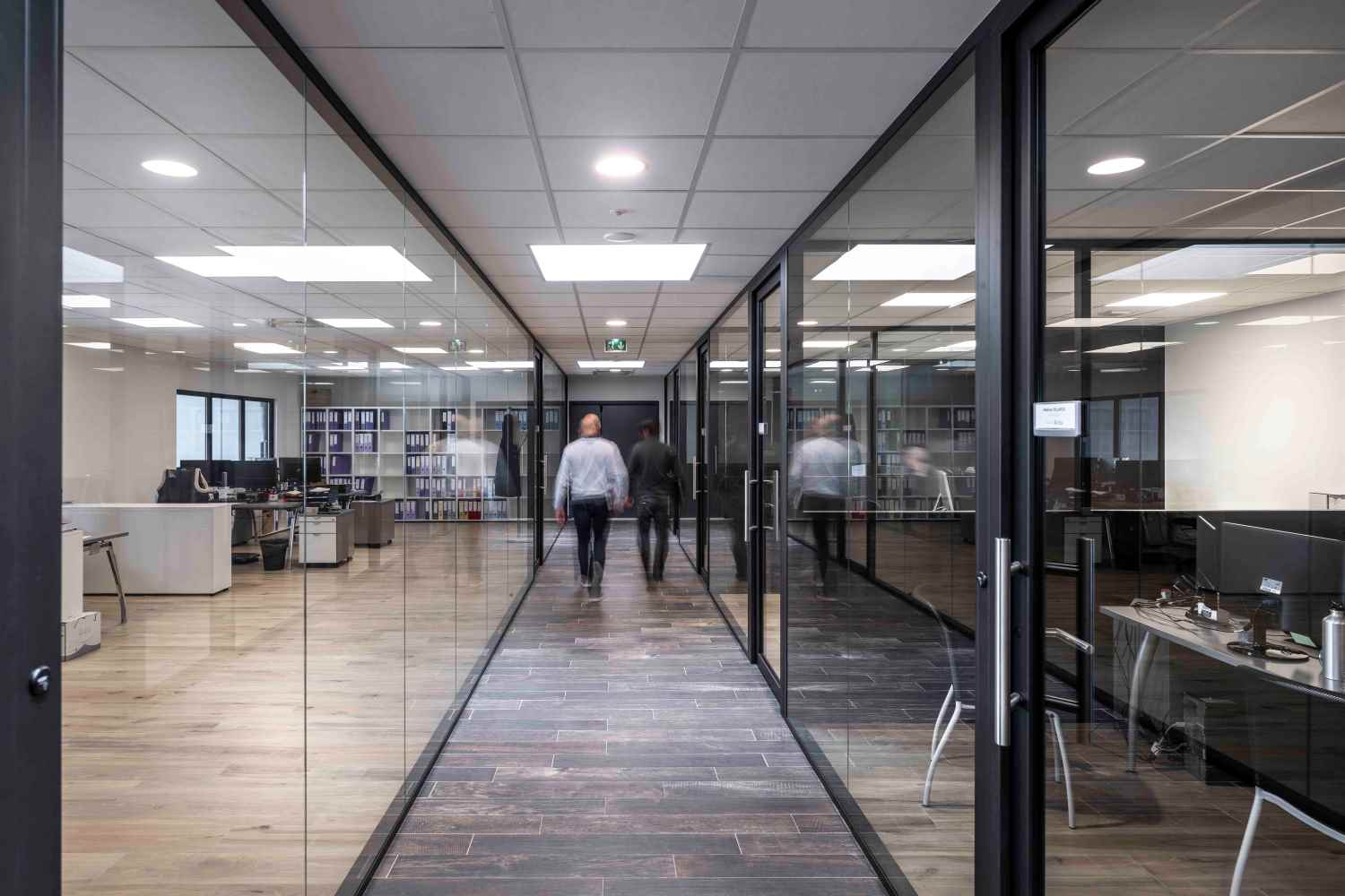 Cloisons de bureau à Annecy - Concession BMW - Cloisons TIASO AZ 78mm et J-AZ 40mm