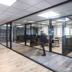 Cloisons de bureau à Annecy - Concession BMW - Cloisons TIASO AZ 78mm et J-AZ 40mm