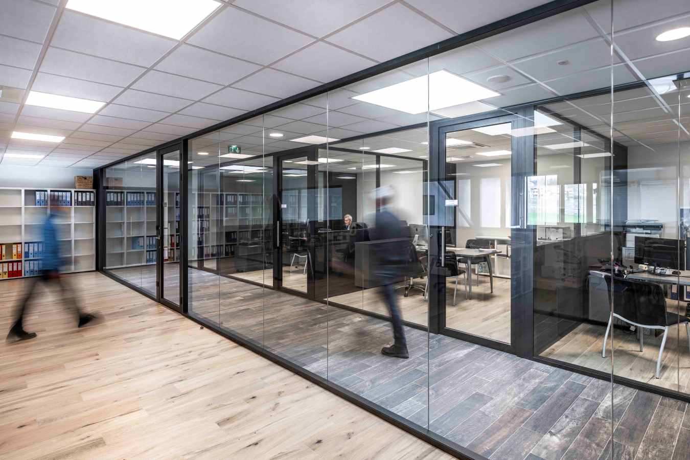 Cloisons de bureau à Annecy - Concession BMW - Cloisons TIASO AZ 78mm et J-AZ 40mm